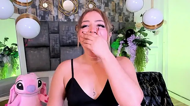 Snapshot of PatyLawrence chatting on February 1, 2026, 4:11 am PatyLawrence online show from February 1, 2026, 4:11 am