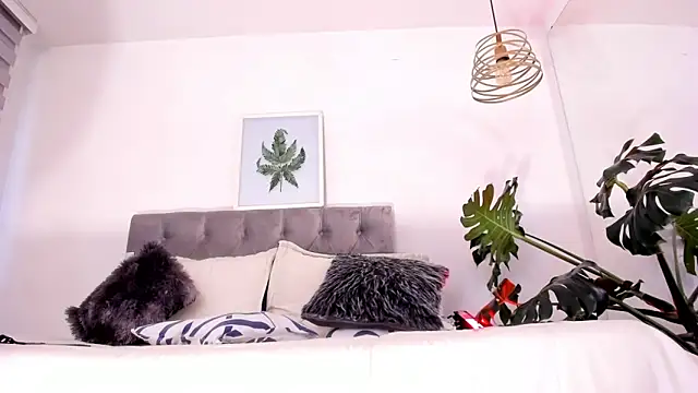 Lucie Harper online show from November 10, 2025, 7:52 pm