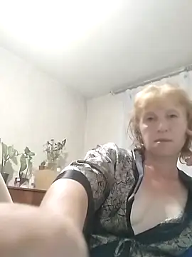 Snapshot of Flower2931 chatting on June 11, 2026, 7:44 pm Flower2931 online show from June 11, 2026, 7:44 pm