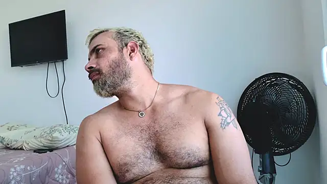 Snapshot of max_love255 chatting on January 7, 2026, 8:14 pm max love255 online show from January 7, 2026, 8:14 pm