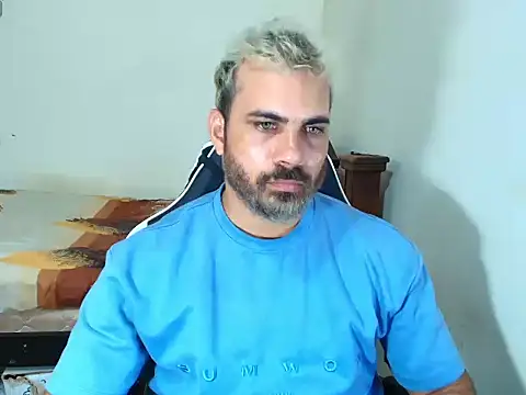 Snapshot of max_love255 chatting on January 17, 2026, 12:48 am max love255 online show from January 17, 2026, 12:48 am