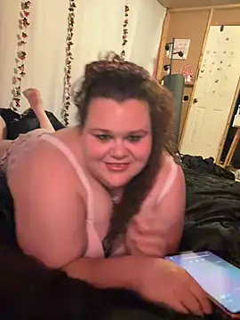 Snapshot of Fatpussybigass chatting on June 18, 2026, 3:27 am Fatpussybigass online show from June 18, 2026, 3:27 am