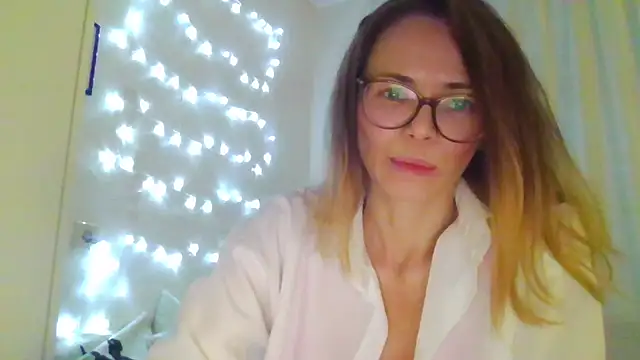 Snapshot of SEA_Dream chatting on December 5, 2025, 4:44 am SEA Dream online show from December 5, 2025, 4:44 am