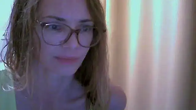 Snapshot of SEA_Dream chatting on December 1, 2025, 4:13 am SEA Dream online show from December 1, 2025, 4:13 am