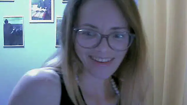 Snapshot of SEA_Dream chatting on November 23, 2025, 3:44 pm SEA Dream online show from November 23, 2025, 3:44 pm