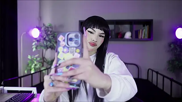 Sabrina bloom online show from November 11, 2025, 12:44 pm