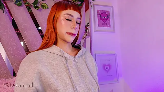 ScarlettRusso1 online show from June 2, 2026, 10:43 pm