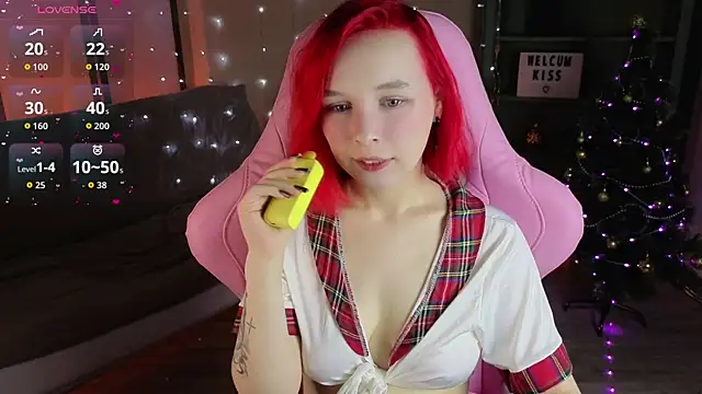 Snapshot of NaomiYoru chatting on December 17, 2025, 8:25 pm NaomiYoru online show from December 17, 2025, 8:25 pm