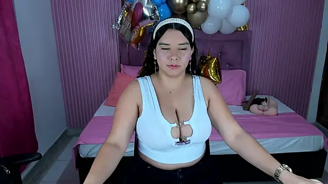 Emy topless online show from October 4, 2025, 11:01 am
