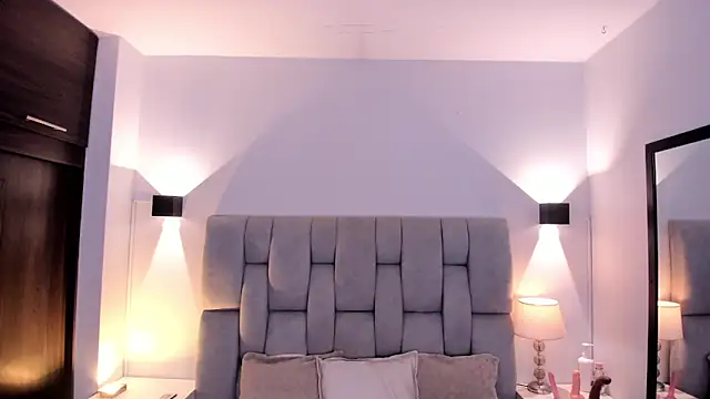 Mia volkova online show from September 18, 2025, 12:30 pm