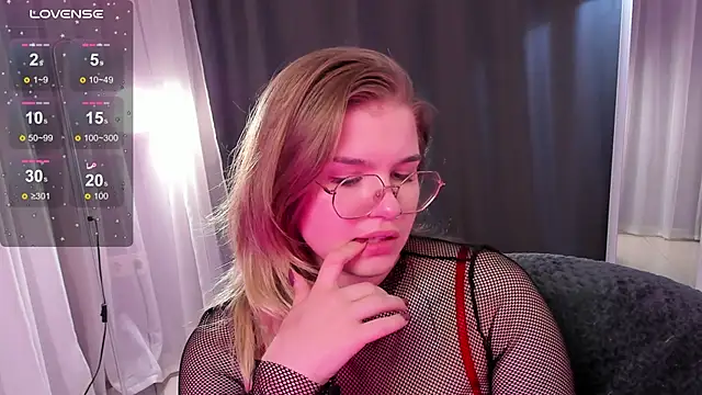 Snapshot of SophieMurrr chatting on September 17, 2025, 3:36 pm SophieMurrr online show from September 17, 2025, 3:36 pm
