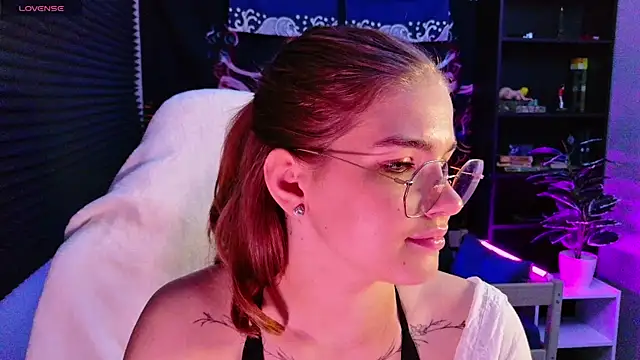 Snapshot of SophieMurrr chatting on July 19, 2026, 8:16 pm SophieMurrr online show from July 19, 2026, 8:16 pm