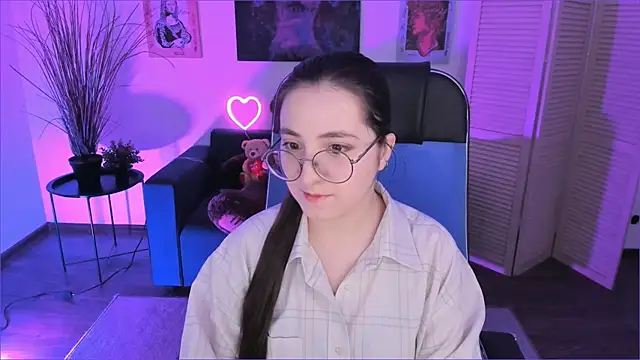 VirtuallVoyant online show from December 5, 2025, 12:21 am