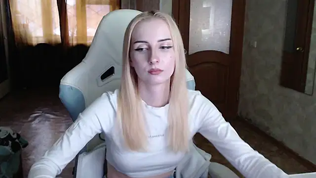 Cutti Crystal online show from April 21, 2026, 11:55 pm