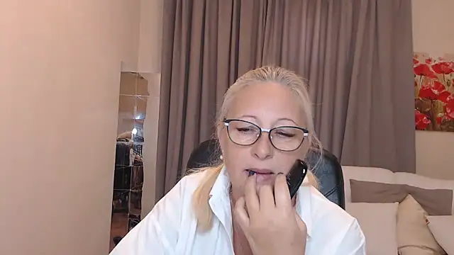 Snapshot of ValeriaSharm chatting on October 15, 2025, 10:34 am ValeriaSharm online show from October 15, 2025, 10:34 am