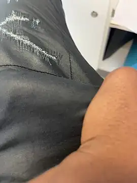 kamo012000 online show from April 11, 2026, 8:18 am