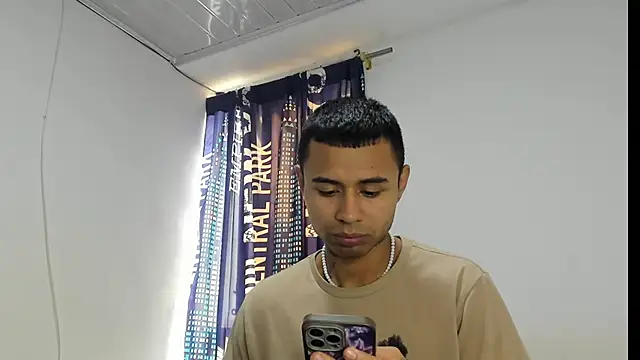  Logan Colton  online show from December 17, 2025, 5:18 pm