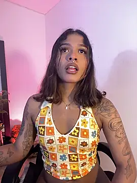 cam11 07 online show from November 30, 2025, 9:26 pm