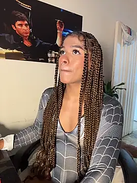 cam11 07 online show from April 5, 2026, 8:26 pm