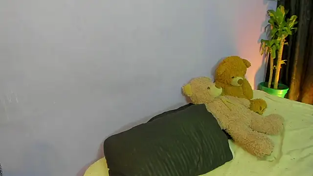 cam11 07 online show from November 14, 2025, 3:32 am