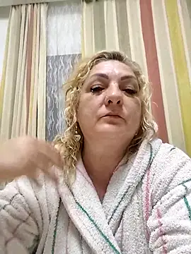 clarabbw47 online show from April 25, 2026, 8:28 pm