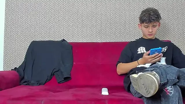 willy sexxx18 online show from February 25, 2026, 7:47 pm