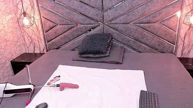 Snapshot of SASHA_BROWNIE__ chatting on November 15, 2025, 7:51 pm SASHA BROWNIE online show from November 15, 2025, 7:51 pm