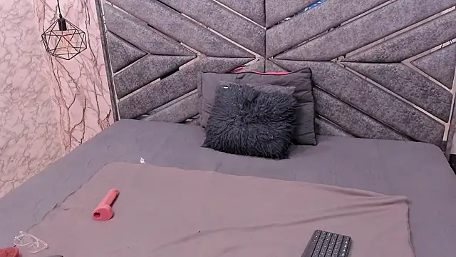 SASHA BROWNIE   online show from March 24, 2026, 7:25 pm