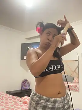 MarianaaSantos online show from April 7, 2026, 5:26 pm