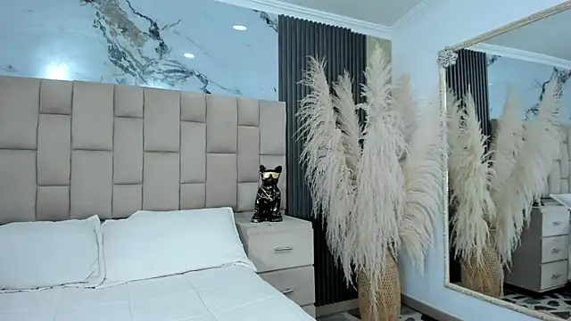 cloesummerr  online show from April 15, 2026, 7:58 pm