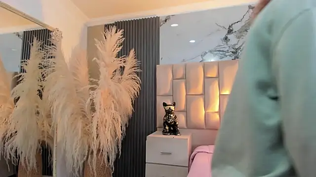 cloesummerr  online show from March 14, 2026, 12:22 pm