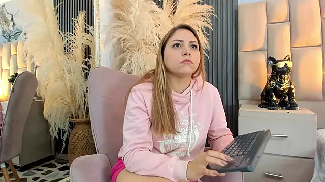 Snapshot of cloesummerr_ chatting on February 7, 2026, 1:19 pm cloesummerr online show from February 7, 2026, 1:19 pm