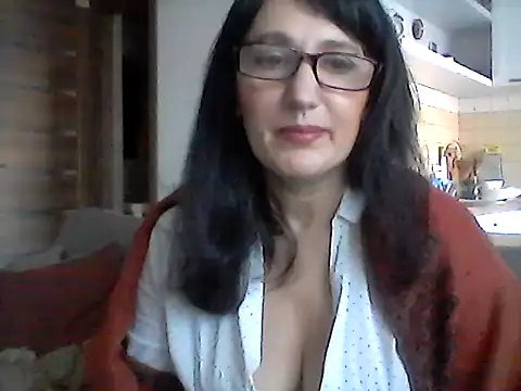 Snapshot of Elena48324 chatting on January 18, 2026, 9:46 am Elena48324 online show from January 18, 2026, 9:46 am