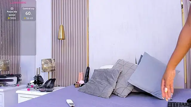 Skylar Smith  online show from October 24, 2025, 12:48 pm