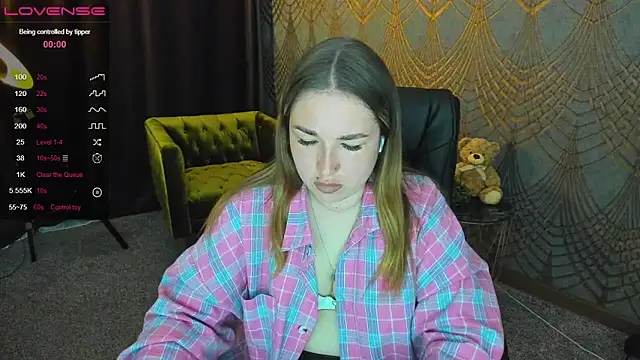 Snapshot of Sofii_darling chatting on May 4, 2026, 4:43 pm Sofii darling online show from May 4, 2026, 4:43 pm