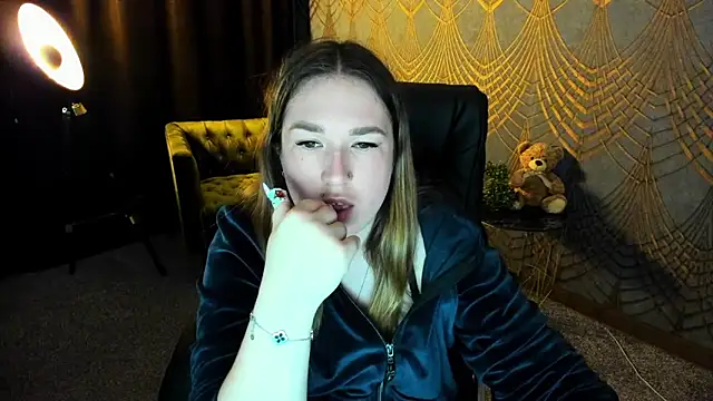 Snapshot of Sofii_darling chatting on April 19, 2026, 6:10 pm Sofii darling online show from April 19, 2026, 6:10 pm