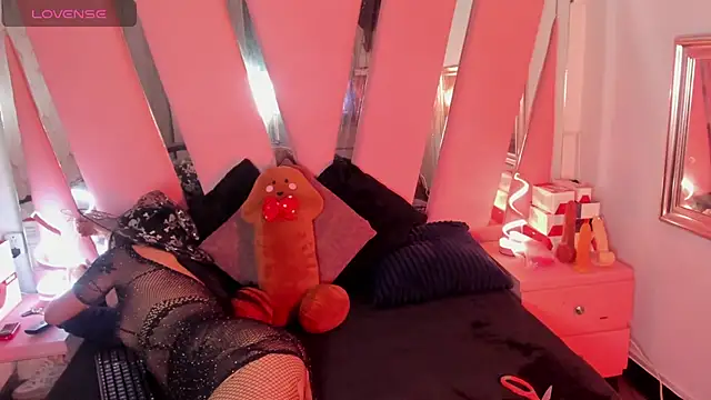 Viiolettlopez online show from October 9, 2025, 1:33 pm