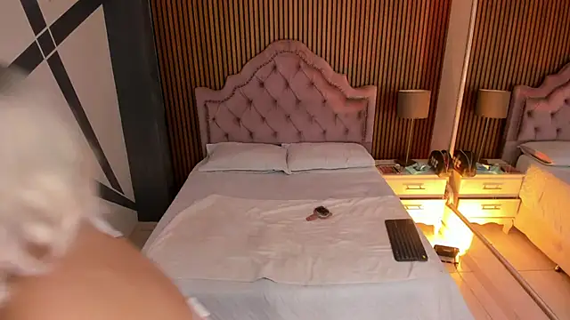 Snapshot of Starbutterflyy_ chatting on October 30, 2025, 4:11 am Starbutterflyy online show from October 30, 2025, 4:11 am