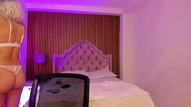 Snapshot of Starbutterflyy_ chatting on November 10, 2025, 4:06 am Starbutterflyy online show from November 10, 2025, 4:06 am