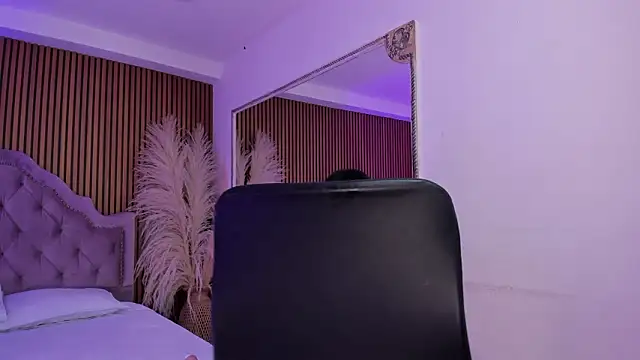 Snapshot of Starbutterflyy_ chatting on February 3, 2026, 4:54 am Starbutterflyy online show from February 3, 2026, 4:54 am