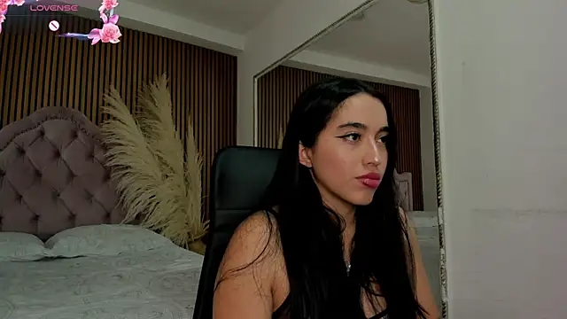 Snapshot of Starbutterflyy_ chatting on February 7, 2026, 4:53 am Starbutterflyy online show from February 7, 2026, 4:53 am