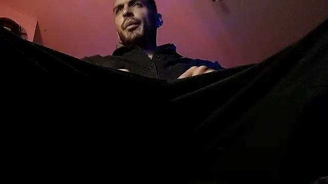 Snapshot of malek_xarx_ chatting on March 31, 2026, 12:23 am malek xarx online show from March 31, 2026, 12:23 am
