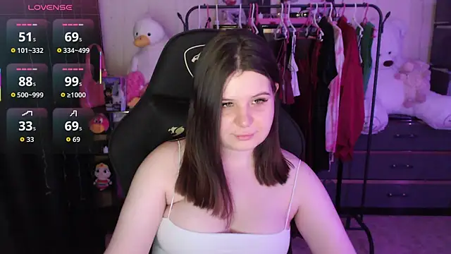 AmyVibess online show from April 3, 2026, 8:15 pm