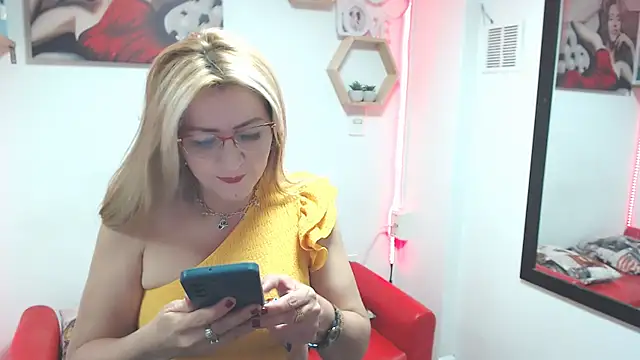 DIVAX MONSERRAT online show from October 11, 2025, 6:09 pm