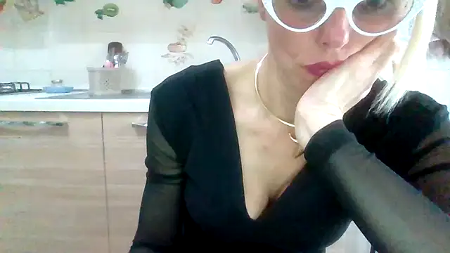 Snapshot of Kelly80 chatting on April 26, 2026, 3:42 pm Kelly80 online show from April 26, 2026, 3:42 pm