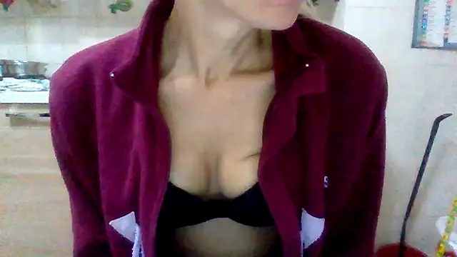 Snapshot of Kelly80 chatting on November 13, 2025, 4:05 am Kelly80 online show from November 13, 2025, 4:05 am