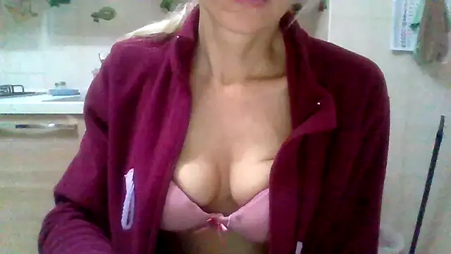 Kelly80 online show from April 12, 2026, 2:48 am