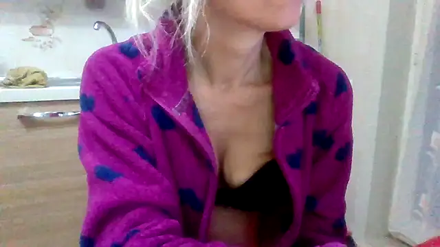 Snapshot of Kelly80 chatting on November 19, 2025, 6:52 pm Kelly80 online show from November 19, 2025, 6:52 pm