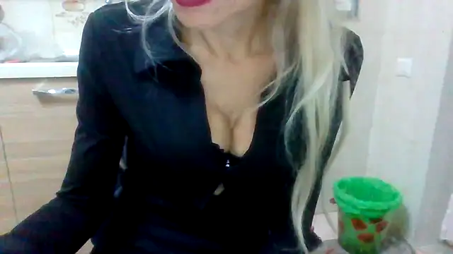 Snapshot of Kelly80 chatting on October 22, 2025, 4:28 pm Kelly80 online show from October 22, 2025, 4:28 pm