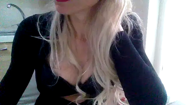 Snapshot of Kelly80 chatting on April 22, 2026, 3:41 pm Kelly80 online show from April 22, 2026, 3:41 pm